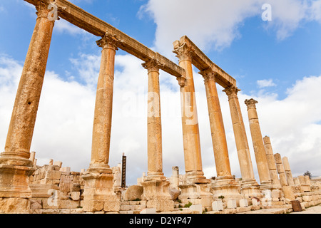 La rue à colonnade dans la ville antique de Jerash Banque D'Images