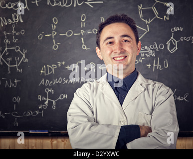 Professeur de chimie et blackboard background Banque D'Images