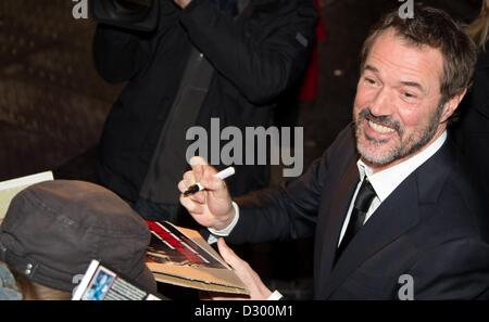 Acteur Sebastian Koch arrive à la première de "un bon jour pour mourir Hard' à Berlin, Allemagne, 04 février 2013. La cinquième partie de la série d'action hits allemand le 14 février. PHOTO : BRITTA PEDERSEN Banque D'Images