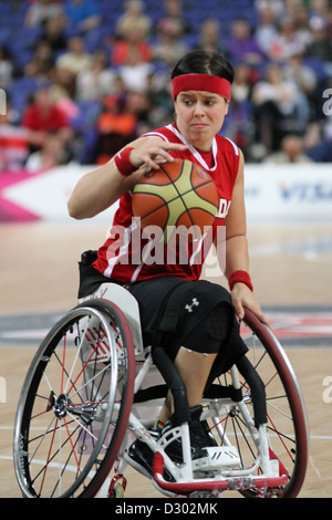 Cindy Ouellet du Canada v Grande-Bretagne (GB) en féminine de basketball en fauteuil roulant à l'O2 Arena, London aux Jeux paralympiques 2012 Banque D'Images