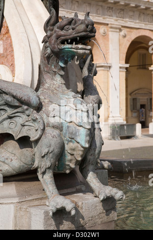 L'Europe, Italie, marches, Loreto, square de la madone, fontaine de la vierge, détail Banque D'Images