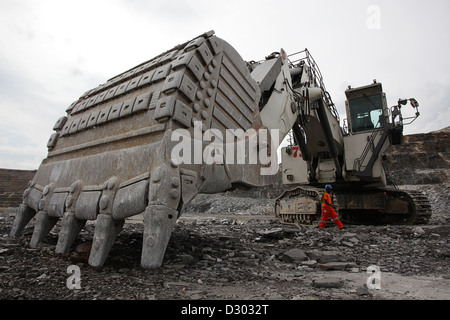 Grande excavatrice à Kansanshi mine de cuivre à ciel ouvert l'industrie minière Kansanshi PLC, une filiale de First Quantum. Banque D'Images