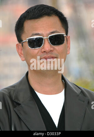 Jury-President Wong Kar Wai pose lors d'un photocall dans le but d'introduire les membres du jury du 59ème Festival de Cannes, France, le mercredi 17 mai 2006. Photo : Hubert Boesl Banque D'Images