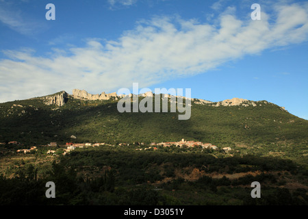 Peyrepertuse l'un des châteaux du Pays Cathare dans les Pyrénées à la frontière de la France et l'Espagne. Banque D'Images