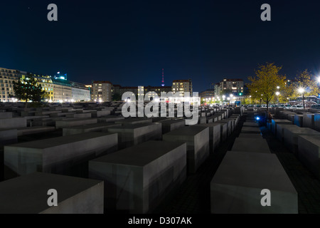 BERLIN - Le 13 octobre : Mémorial aux Juifs assassinés d'Europe la nuit, le 13 octobre 2012 à Berlin, Allemagne Banque D'Images