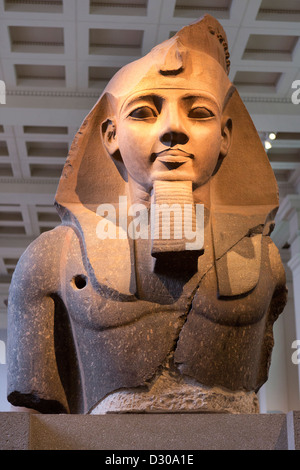 Le buste colossal de Ramses 11 dans le British Museum de Londres. Banque D'Images