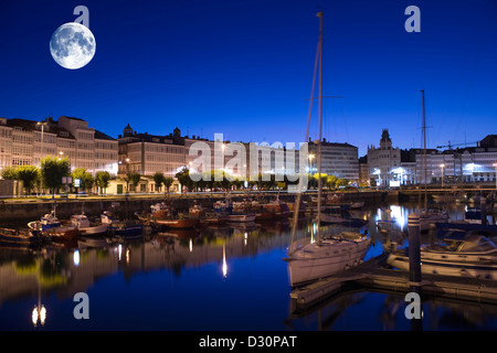 Bateaux de pêche du port principal de l'AVENIDA DA MARINA GALICE LA COROGNE ESPAGNE Banque D'Images