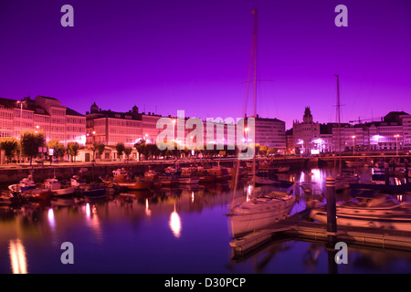 Bateaux de pêche du port principal de l'AVENIDA DA MARINA GALICE LA COROGNE ESPAGNE Banque D'Images