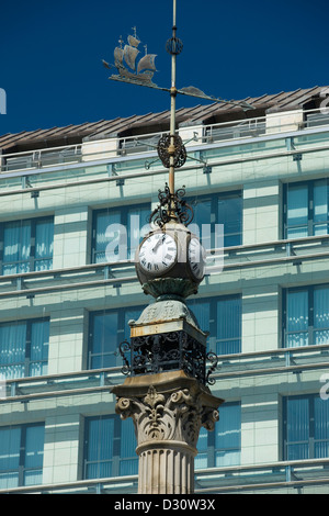 Obélisque AVENIDA DA MARINA GALICE LA COROGNE ESPAGNE Banque D'Images