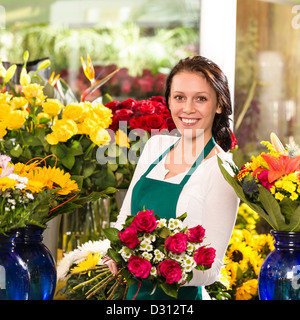 Cheerful female florist bouquet fleuriste posing propriétaire Banque D'Images