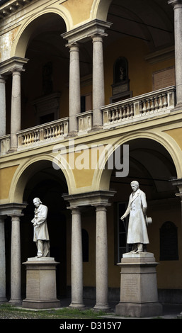 L'Italie. Pavia. Dans la cour de l'Université de Pavie. De gauche à droite : Luigi Porta, Antonio Maria Bordoni. Banque D'Images