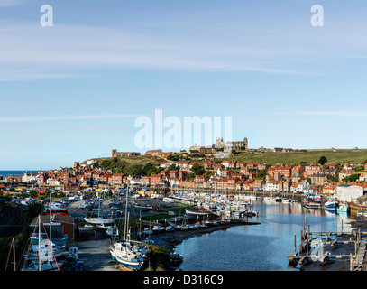 Whitby Harbour capturé par un beau soir d'automne, clair Banque D'Images