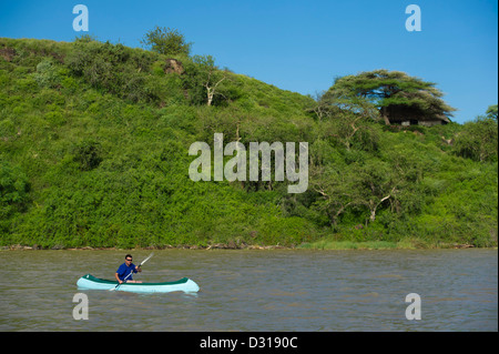 Canoë sur Le Lac Baringo, au Kenya Banque D'Images