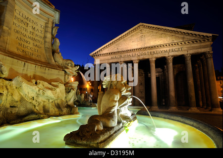 Italie, Rome, Piazza della Rotonda, fontaine et Panthéon Banque D'Images