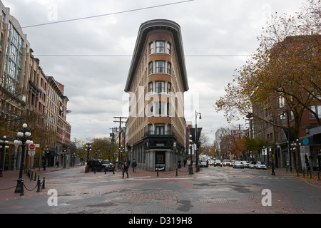 Hôtel original europe flatiron bâtiment maintenant abordable Vancouver BC Canada conçu par parc et frais premier canada structure en béton armé Banque D'Images