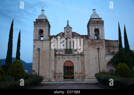 Chihuahua Église de San Pedro Y San Pablo - Oaxaca - Mexique Banque D'Images