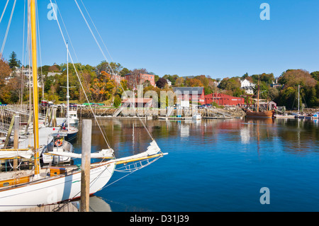 Yachts amarrés dans le port de Rockport harbor Maine New England USA United States of America Banque D'Images