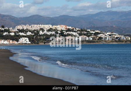 Bahia Casares plage. Costa del Sol, Andalousie, Espagne Banque D'Images