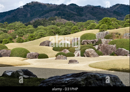 Le jardin paysager moderne et sec du Musée d'Art d'Adachi, Matsue, Japon, conçu par Adachi Zenko en 1980 Banque D'Images