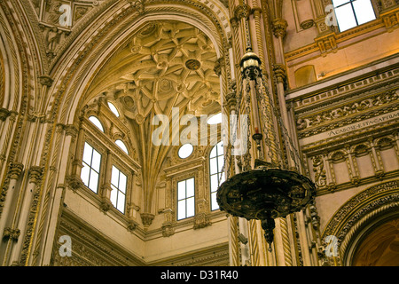 Fenêtres et baies détail du Mosque-Cathedral, la Mezquita, à Cordoue, Andalousie, Espagne Banque D'Images