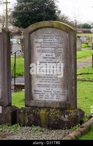 La tombe du pionnier photographique Fox Talbot à Lacock A. Joli village de Wiltshire Angleterre Royaume-Uni Banque D'Images