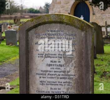 La tombe du pionnier photographique Fox Talbot à Lacock A. Joli village de Wiltshire Angleterre Royaume-Uni Banque D'Images