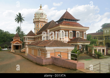 Devi Shri Shantadurga Temple, à 33 km de Panaji au pied du village de Kavalem Ponda Taluka, Goa, Inde Banque D'Images