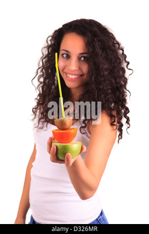 Jeune femme tenant des fruits. Isolated over white Banque D'Images