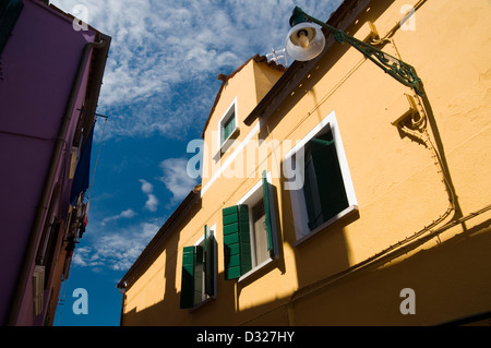 Détail de construction dans la Calle De La Providenza, Burano, Venise, Italie. Banque D'Images