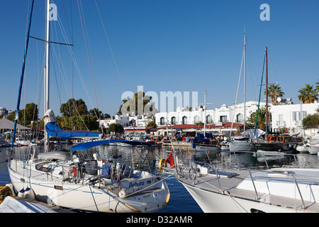 Bateaux amarrés dans la marina de Yalikavak. Yalikavak, péninsule de Bodrum, province de Mugla, Turquie. Banque D'Images