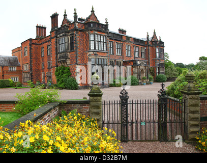 La façade sud de Arley Hall and gardens Cheshire England UK Banque D'Images