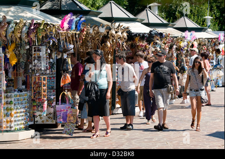 Masques de Venise pour la vente aux touristes à San Marco, Venise, Italie. Banque D'Images