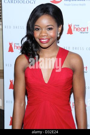 Gabrielle Douglas présents pour la vérité du coeur robe rouge de la piste Collection Fashion Show, Hammerstein Ballroom, New York, NY Le 6 février 2013. Photo par : Andres Otero/Everett Collection Banque D'Images