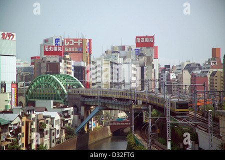 JR East Chuo-Sobu Line Train-gawa Kanda Chiyoda-ku sur Bunkyo-ku droite gauche sur Akihabara (Soto Kanda) avant Tokyo, Japon Banque D'Images