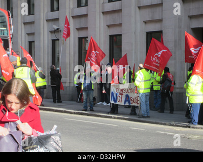 Unir les travailleurs protestent contre les pertes d'emploi à la menuiserie de Howden Group Banque D'Images