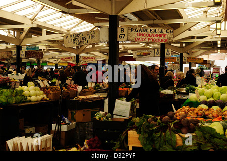 Leicester Piscine Marché de Fruits et légumes. Banque D'Images