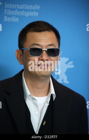 Réalisateur chinois Wong Kar Wai pose à une séance de "Le Grand Maître" pendant le 63e Festival du Film de Berlin, aka Berlinale à l'hôtel Hyatt à Berlin, Allemagne, le 07 février 2013. Photo : Hubert Boesl Banque D'Images