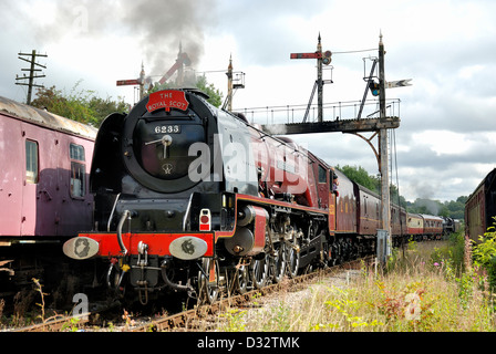 La princesse LMS 6233 Classe Couronnement de la duchesse de Sutherland sur le centre ferroviaire intérieur à Butterley Derbyshire england uk Banque D'Images