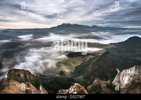 Tatras vu depuis le Parc National de Pieniny, Pologne Banque D'Images