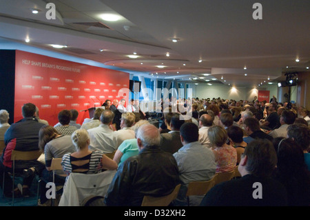 La direction du Parti du travail Hustings au Millennium Stadium de Cardiff, aujourd'hui. Banque D'Images