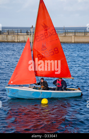 Les courses de canot à New Brighton le lac marin. Banque D'Images