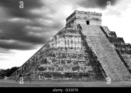 Dans Chitcen Itza pyramide Maya, Mexique Banque D'Images