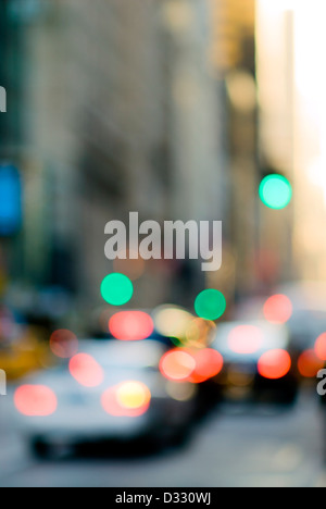 Scène de rue urbaine abstraite avec la circulation, la ville de New York. Banque D'Images