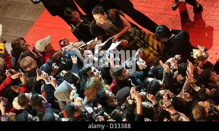 Berlin, Allemagne. 7 février 2013. L'actrice chinoise Zhang Ziyi arrive pour la première du film 'Le Grand Maître' ('Yi Dai zong shi') durant le 63ème Festival du Film de Berlin, à Berlin, Allemagne, 07 février 2013. Le film a été choisi comme film d'ouverture de la Berlinale et s'exécute dans l'article officiel de compétition. Photo : Wolfgang Kumm/dpa Banque D'Images