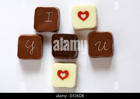 Je vous aime les chocolats isolé sur fond blanc - idéal pour la Saint-Valentin, Jour de Valentines Banque D'Images