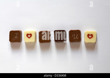 Je vous aime les chocolats isolé sur fond blanc - idéal pour la Saint-Valentin, Jour de Valentines Banque D'Images