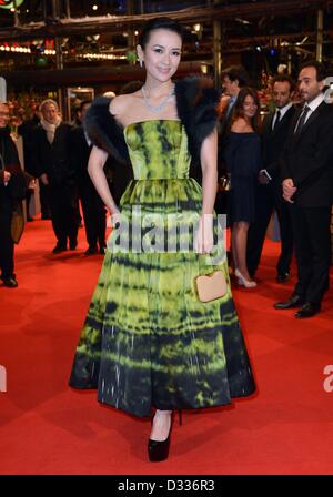 L'actrice chinoise Zhang Ziyi arrive pour la première du film 'Le Grand Maître' ('Yi Dai zong shi') durant le 63ème Festival du Film de Berlin, à Berlin, Allemagne, 07 février 2013. Le film a été choisi comme film d'ouverture de la Berlinale et s'exécute dans la section officielle hors compétition. Photo : Britta Pedersen/dpa Banque D'Images