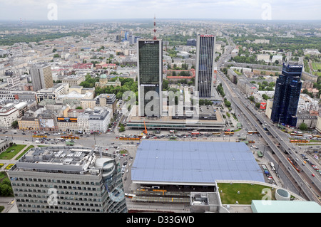 Vue de Varsovie avec centre commercial Zlote Tarasy, la gare centrale de Varsovie, Marriott Hotel, Oxford tour et Tour d'Orco Banque D'Images