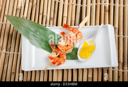 Brochettes de crevettes fruits de mer japonais royal .libre Banque D'Images