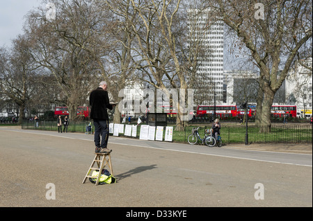 Un homme parle à Speakers Corner à Hyde Park à Londres Banque D'Images